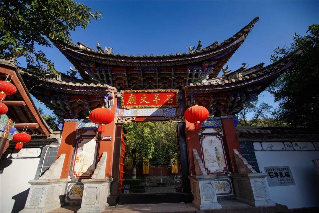 逃离阴暗的房屋